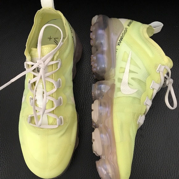 Nike Air  VaporMax 2019 Luminous Green Sz 7 Womens sneakers - Picture 2 of 10